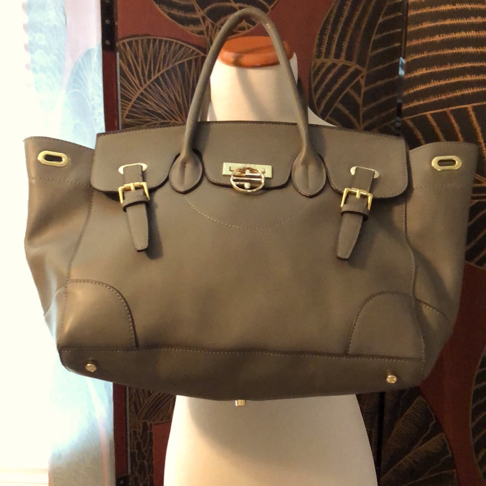 Ségolène travel bag or work inside 4 compartment , one zipper outside ,Like New